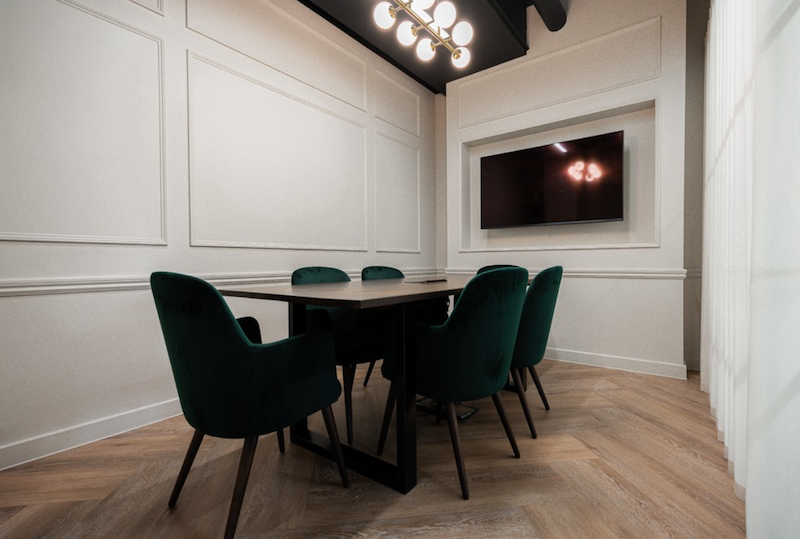 Milton Keynes 6 Person Meeting Room (M7)