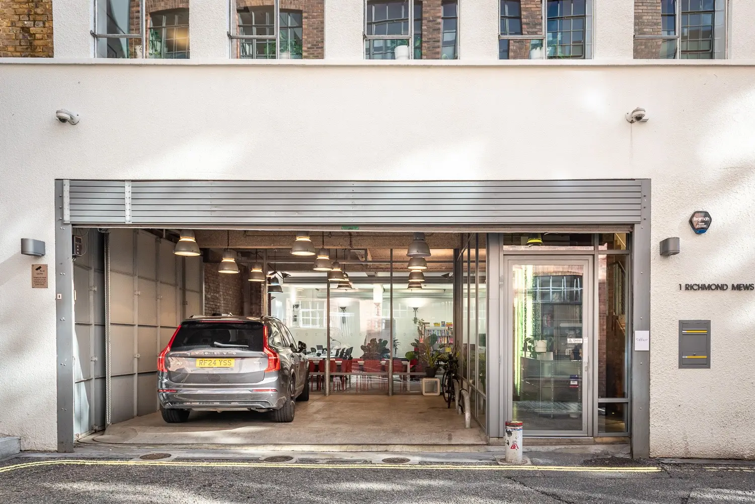 eOffice Soho HQ - Meeting Room up to 10 ppl