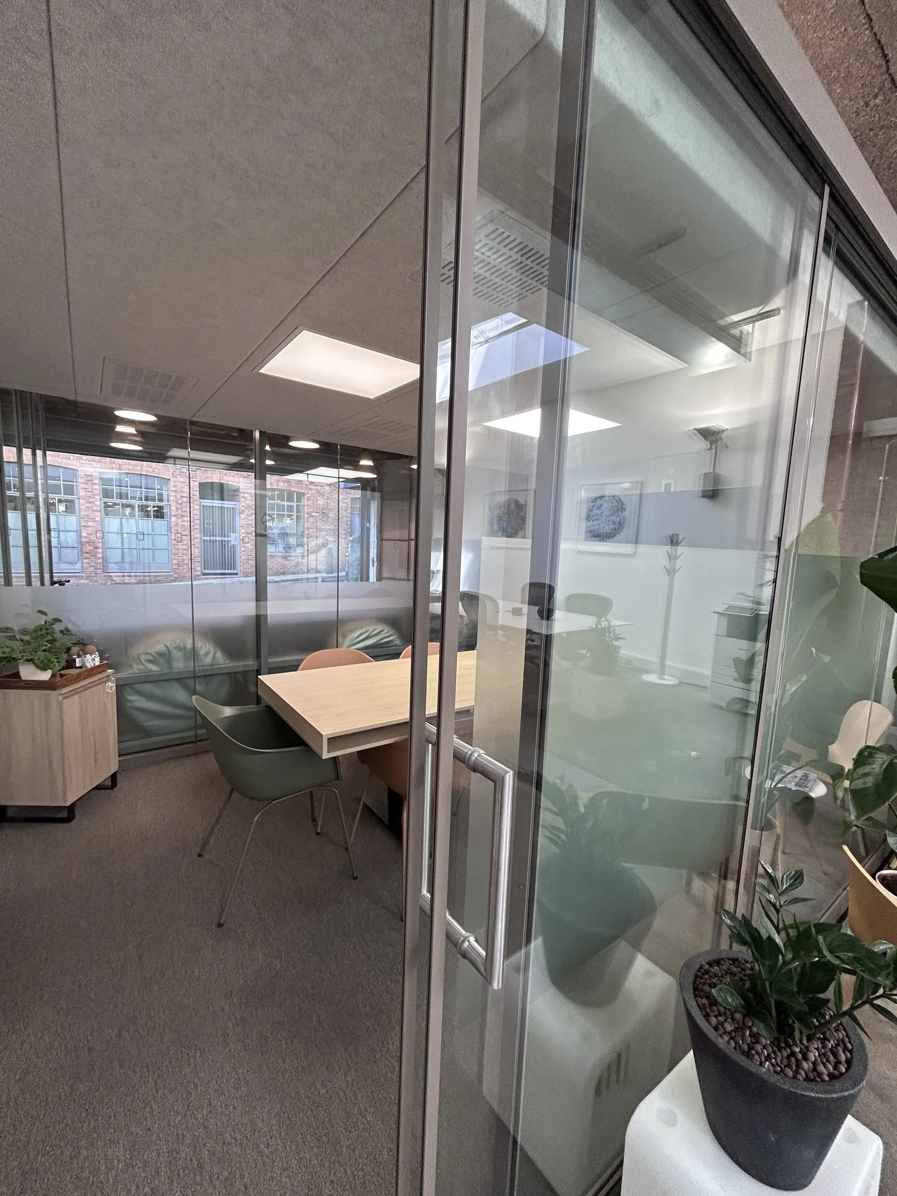 eOffice Soho HQ - Meeting Room up to 10 ppl